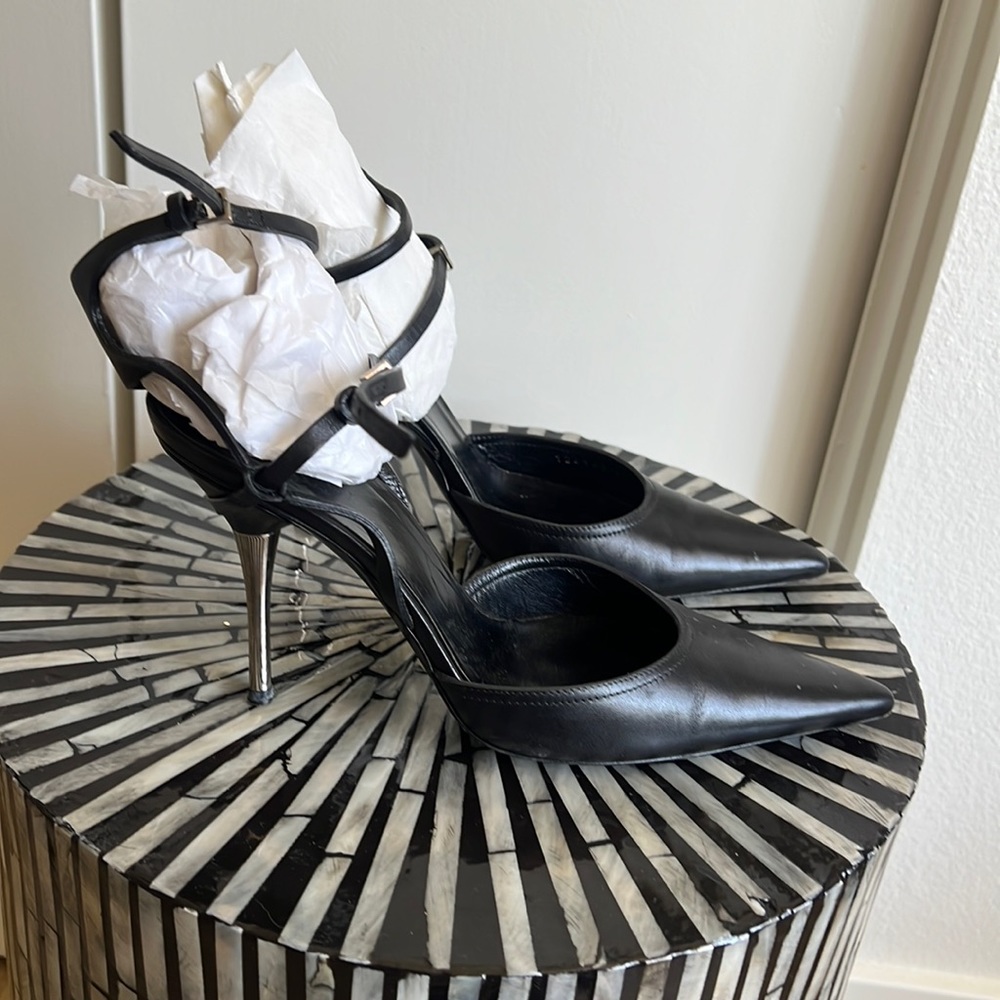 Gucci black leather pumps size 5/5
